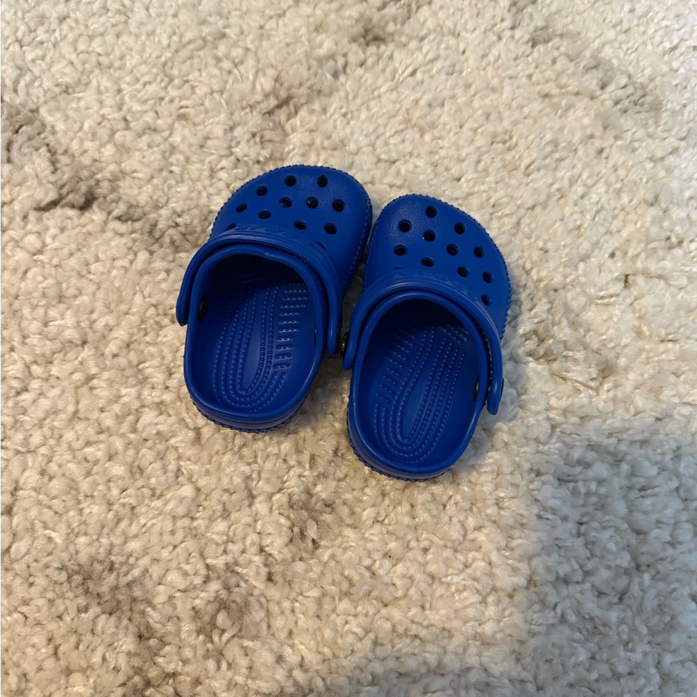 CROCS - Picture 2 of 3
